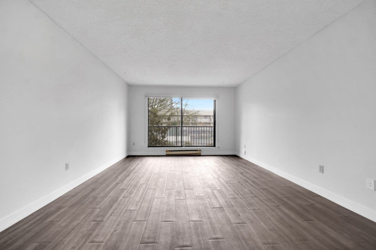 Dolphin Square Apartments — apartment/condo - Photo 2