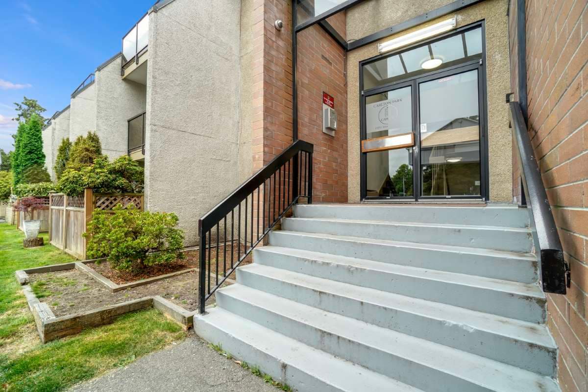 Carlton Park Gardens Apartments - Photo 9