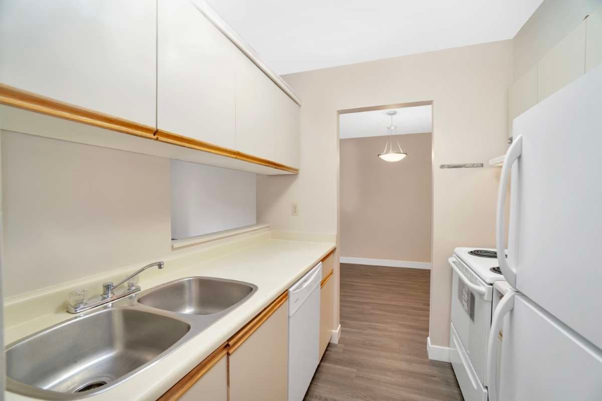 Carlton Park Gardens Apartments - Photo 7
