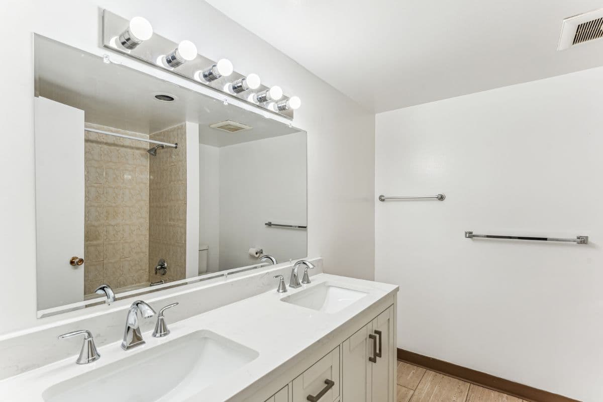 Kamel Point Village Apartments - Photo 10