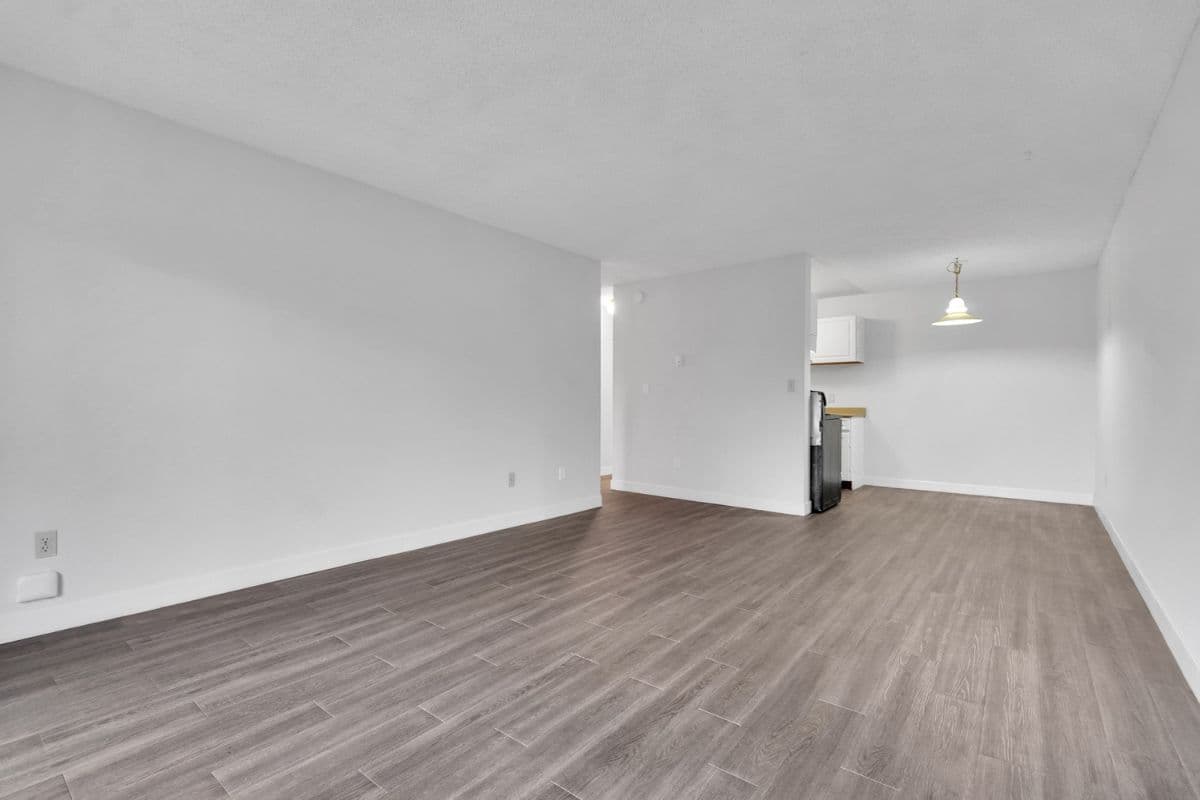 Dolphin Square Apartments — apartment/condo - Photo 13