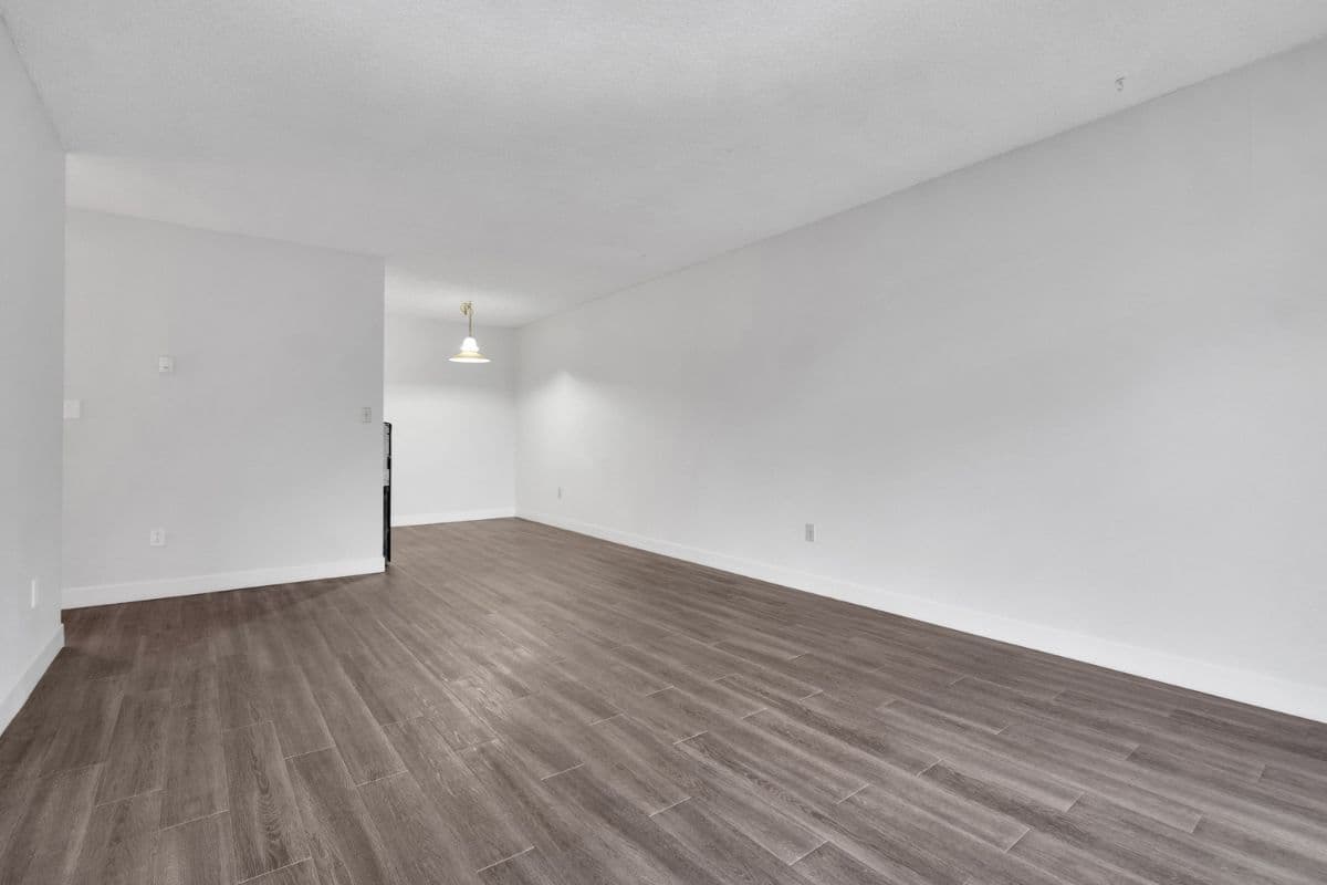 Dolphin Square Apartments — apartment/condo - Photo 10