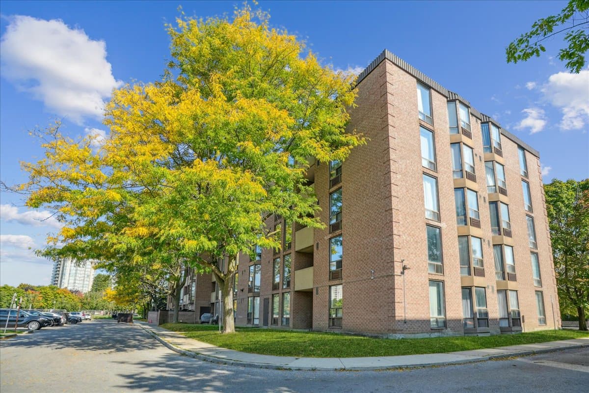 Pickering Place Apartments — apartment/condo