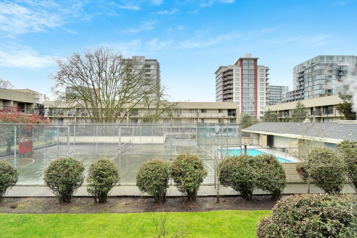 Dolphin Square Apartments — apartment/condo - Photo 14