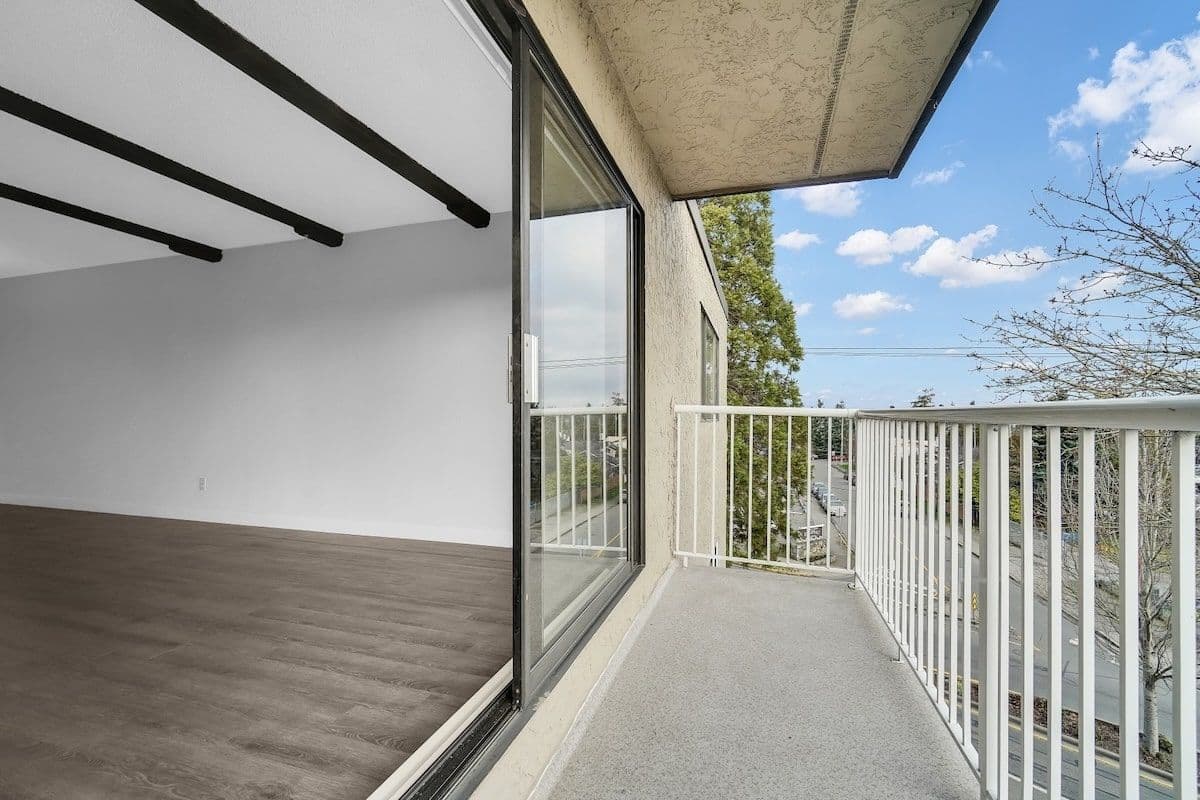 Vista Terrace Apartments - Photo 7