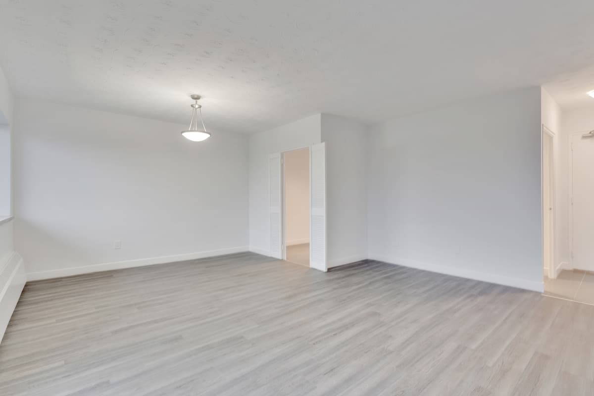 Sheldon Towers — apartment/condo - Photo 10
