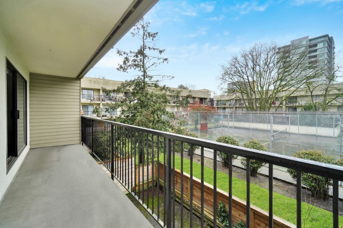 Dolphin Square Apartments — apartment/condo - Photo 15