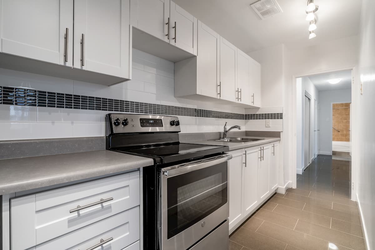 Sheldon Towers — apartment/condo - Photo 7
