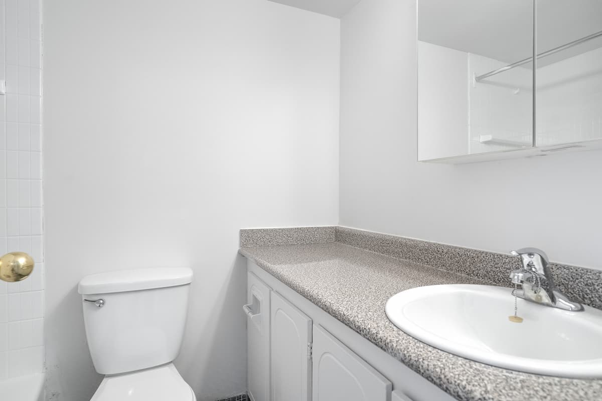 Cote-des-Neiges Apartments — apartment/condo - Photo 11