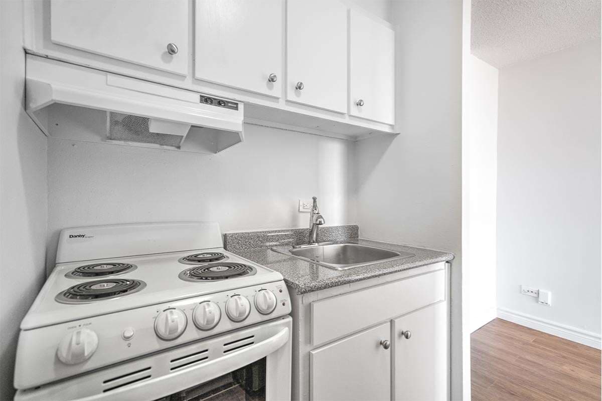 The 1350 Dufort Apartments - Photo 6