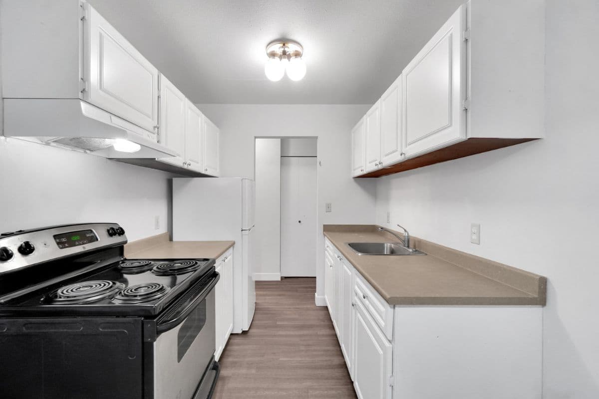 Dolphin Square Apartments — apartment/condo - Photo 11