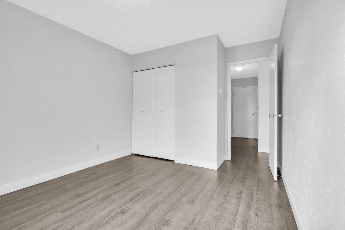 Vista Terrace Apartments - Photo 10