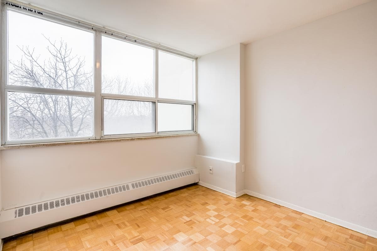 Eastmount Apartments — apartment/condo - Photo 9