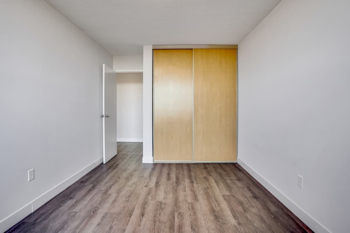 30 Tuxedo Court Apartments - Photo 11