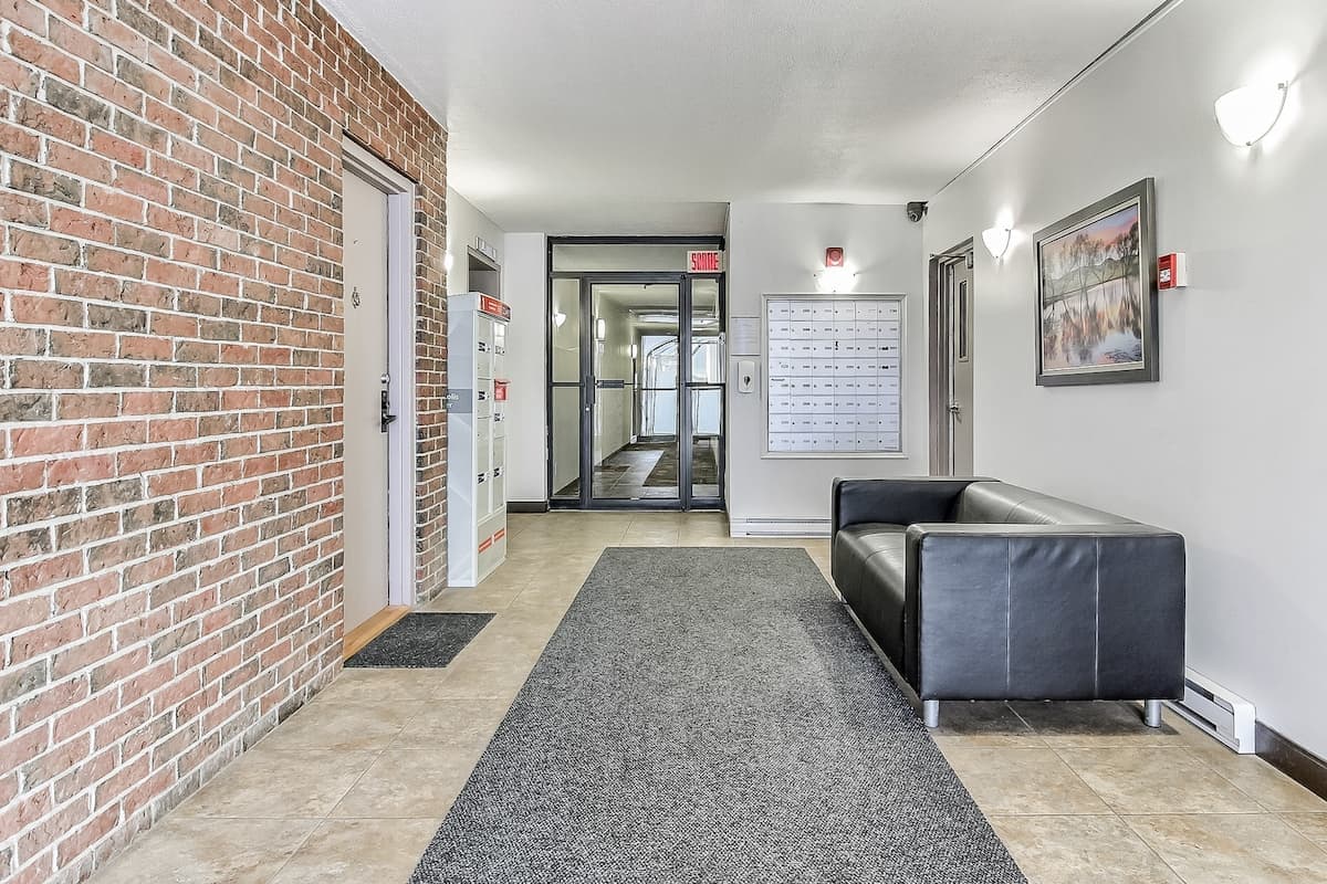Père-Marquette Apartments — apartment/condo - Photo 11