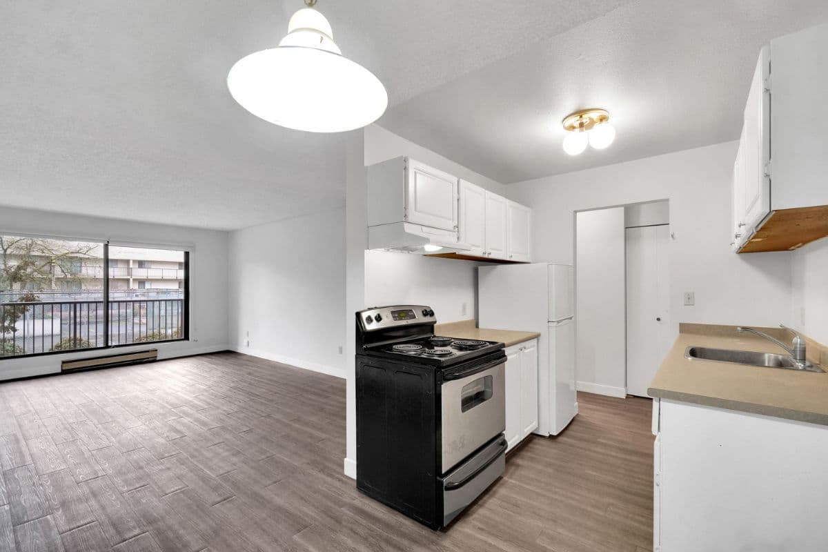 Dolphin Square Apartments — apartment/condo - Photo 12