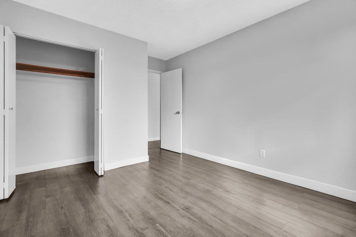 Vista Terrace Apartments - Photo 13