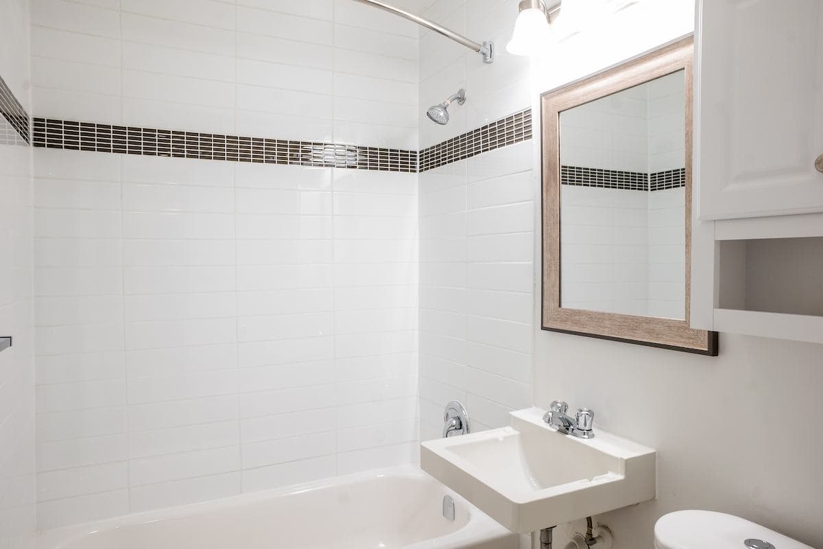 Lawrence Apartments — apartment/condo - Photo 9