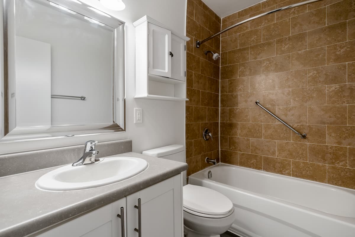 Sheldon Towers — apartment/condo - Photo 13