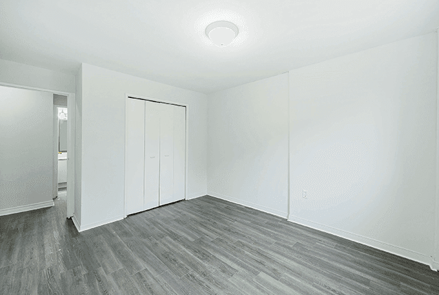 Canterbury Court — apartment/condo - Photo 11