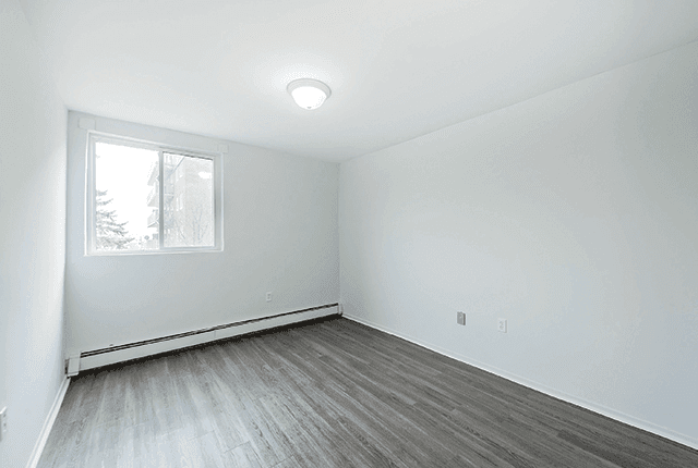 Canterbury Court — apartment/condo - Photo 12