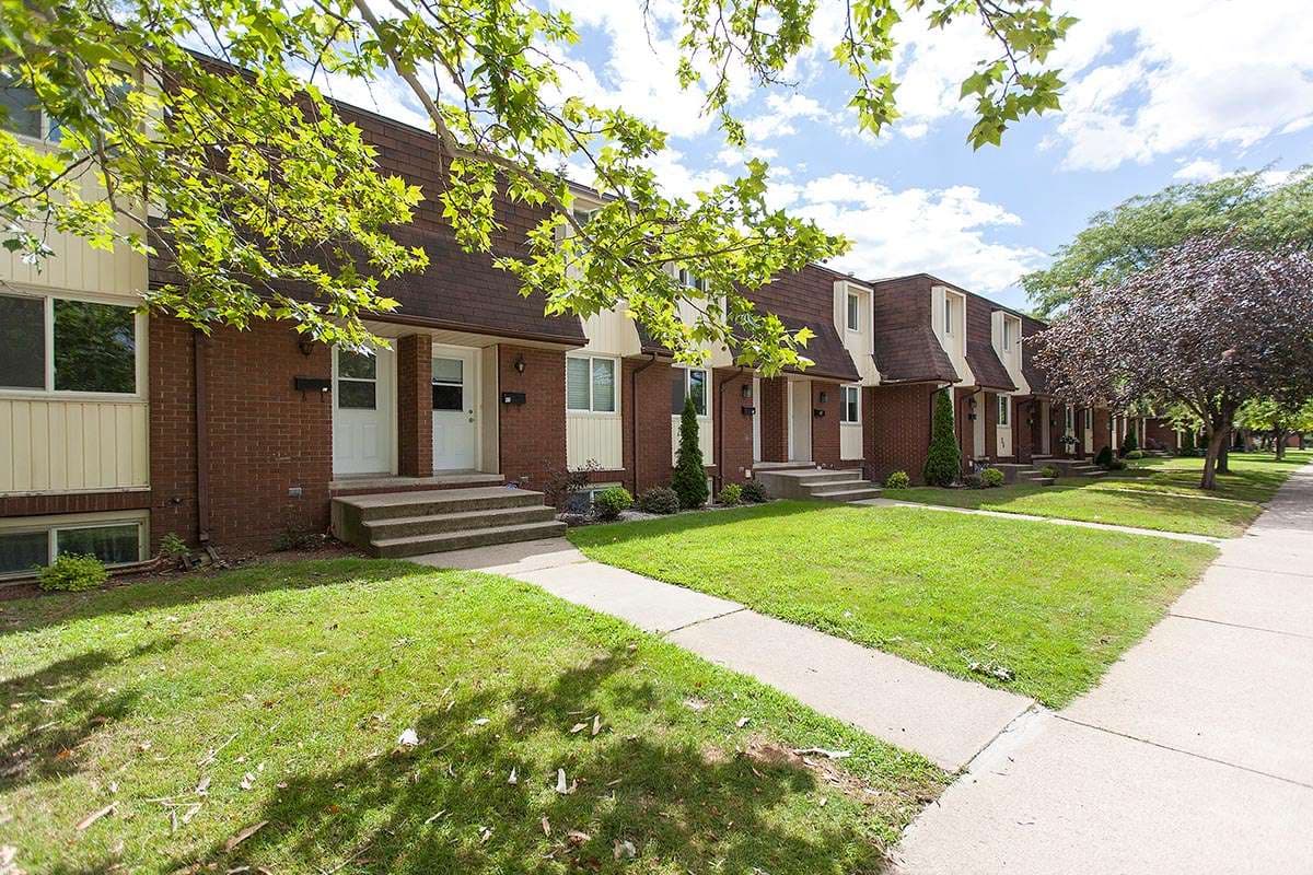 Pontiac Court Townhomes — apartment/condo - Photo 3