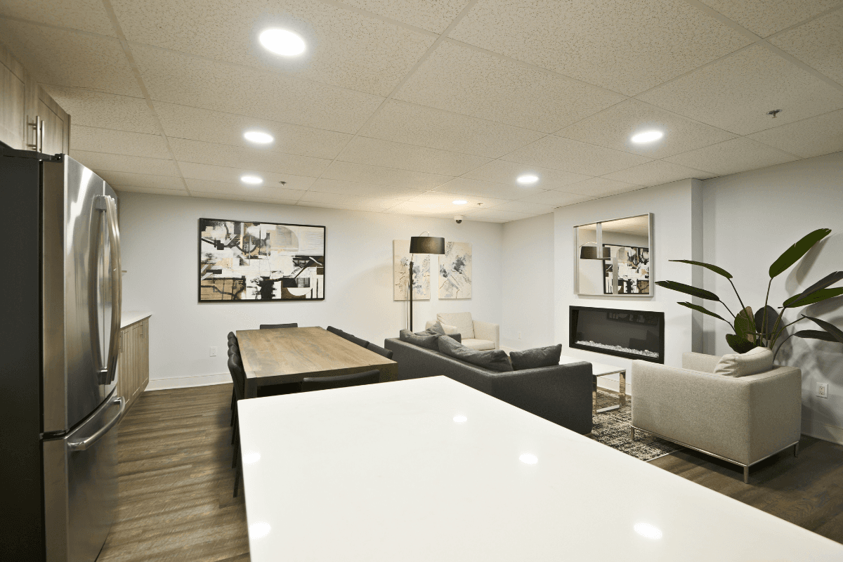 Park Royal Village Apartments - Photo 12