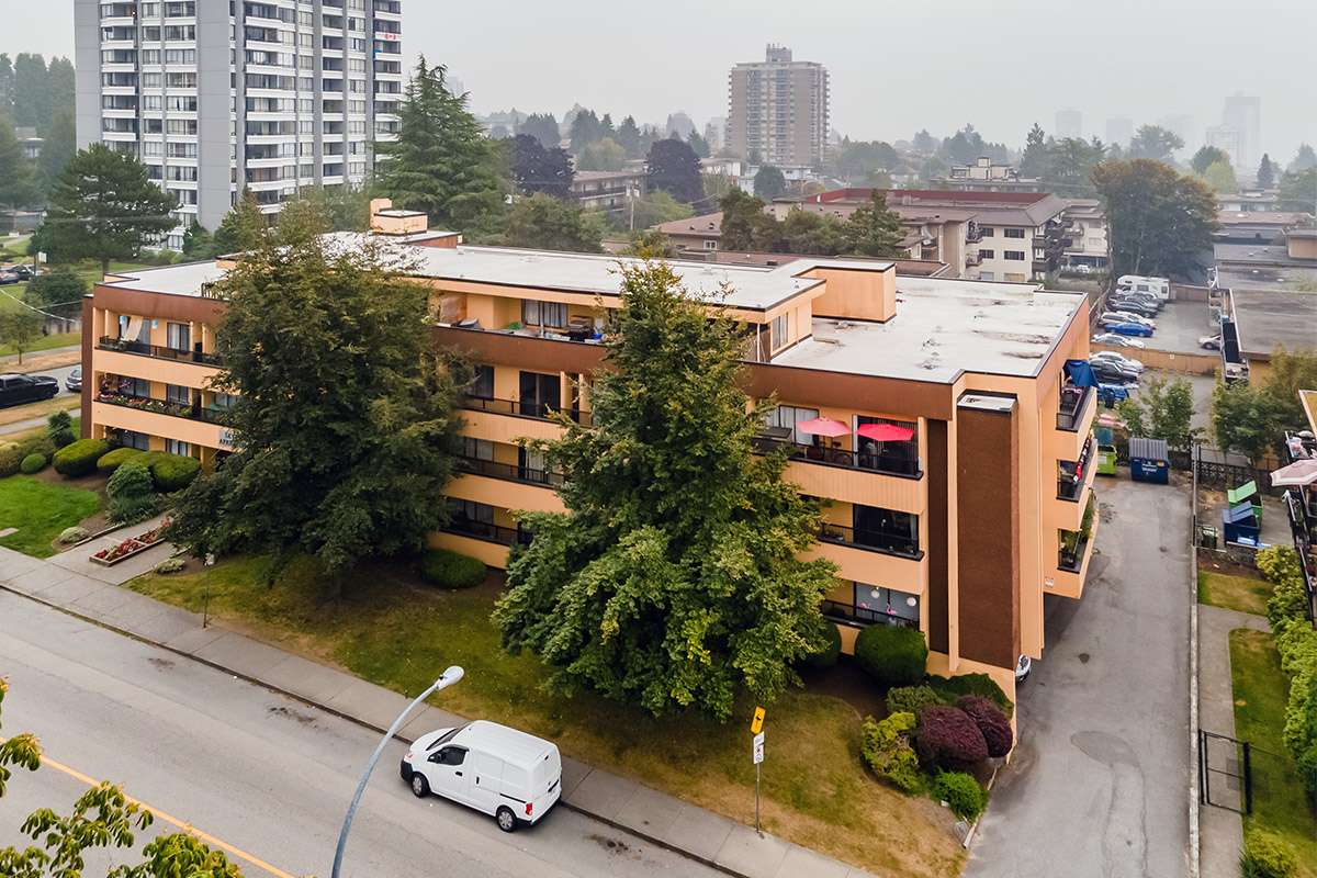 Park Villa Apartments - Photo 4