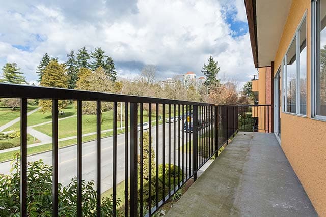Park Villa Apartments - Photo 2