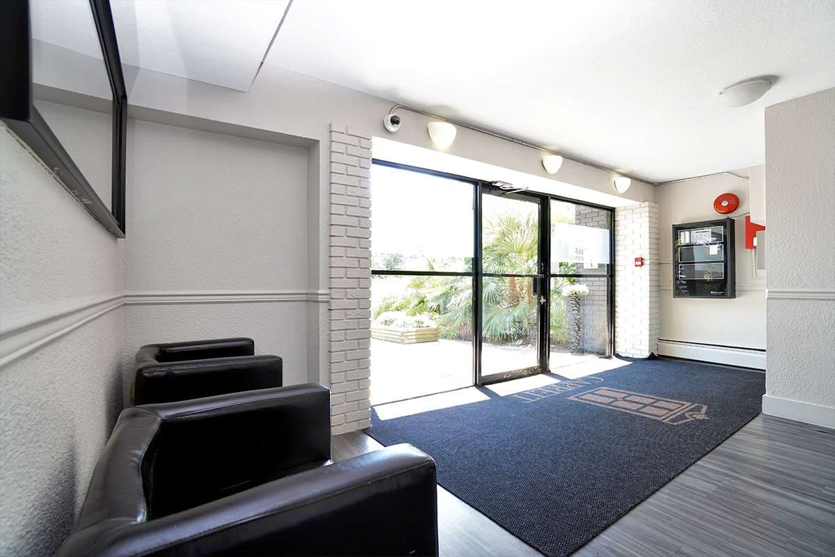 Vista Terrace Apartments - Photo 2