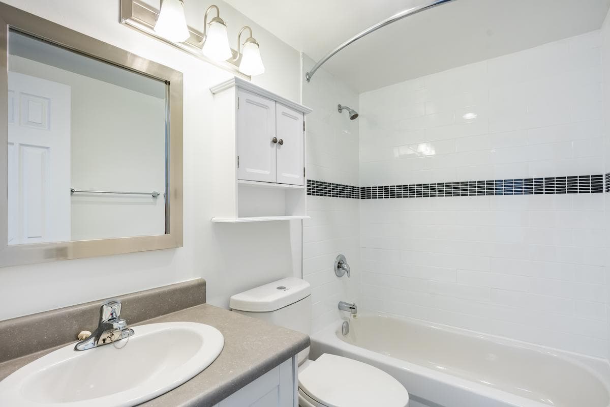 Wellesley Apartments — apartment/condo - Photo 10