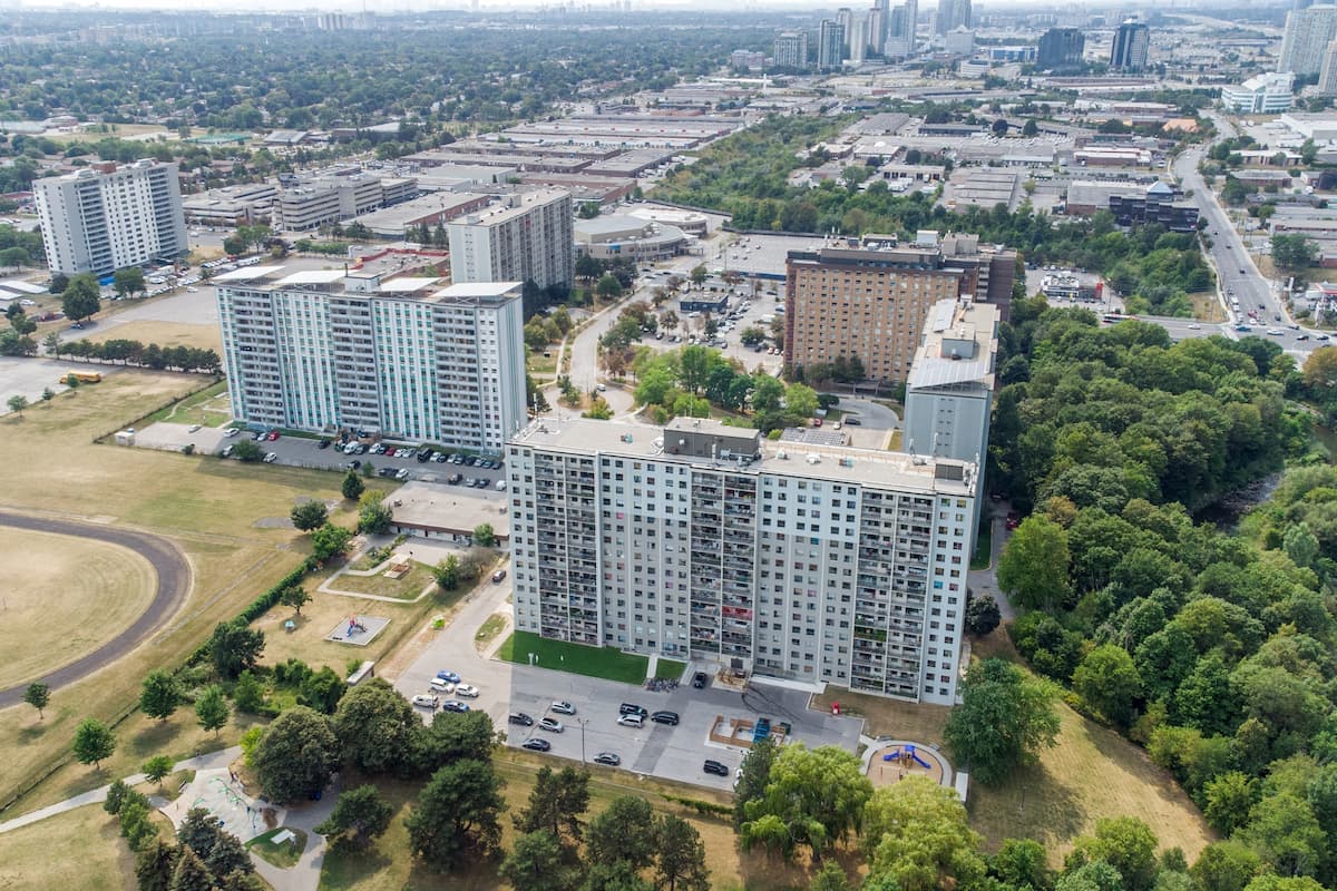 30 Tuxedo Court Apartments - Photo 2