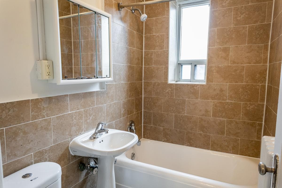 Chatsworth Apartments — apartment/condo - Photo 11