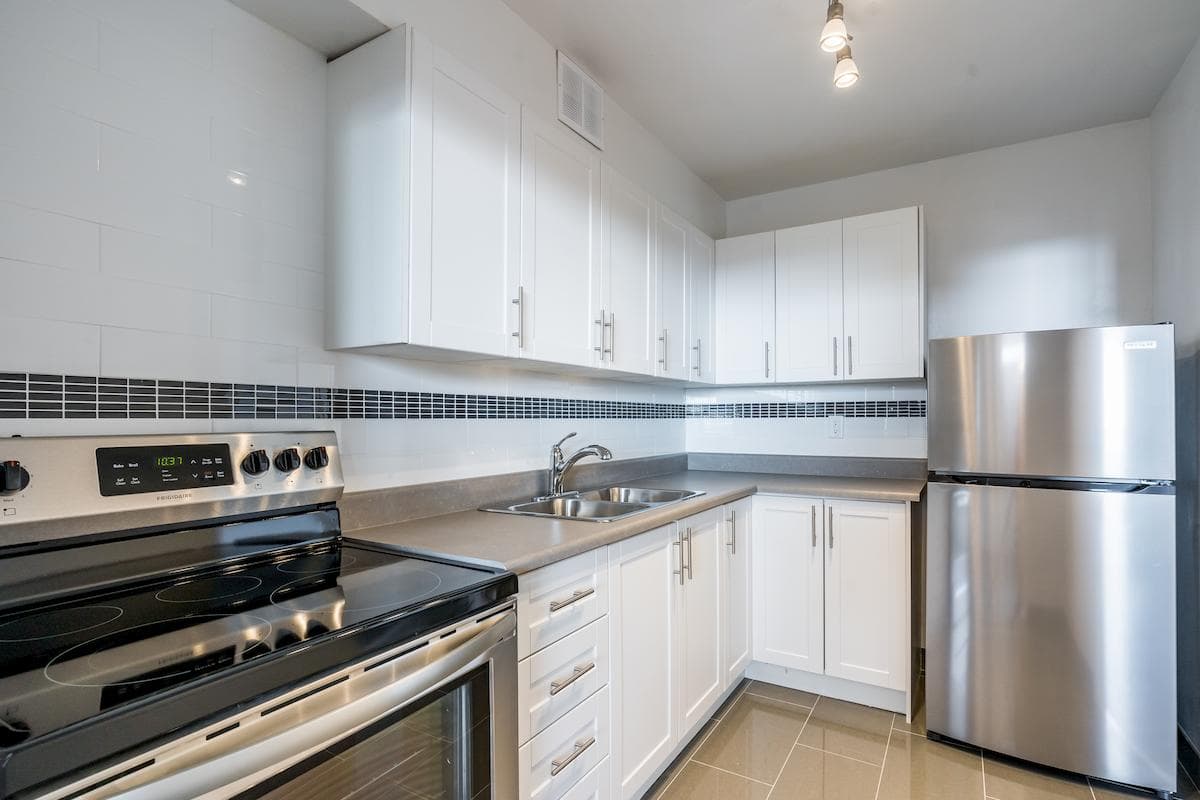 Wellesley Apartments — apartment/condo - Photo 8