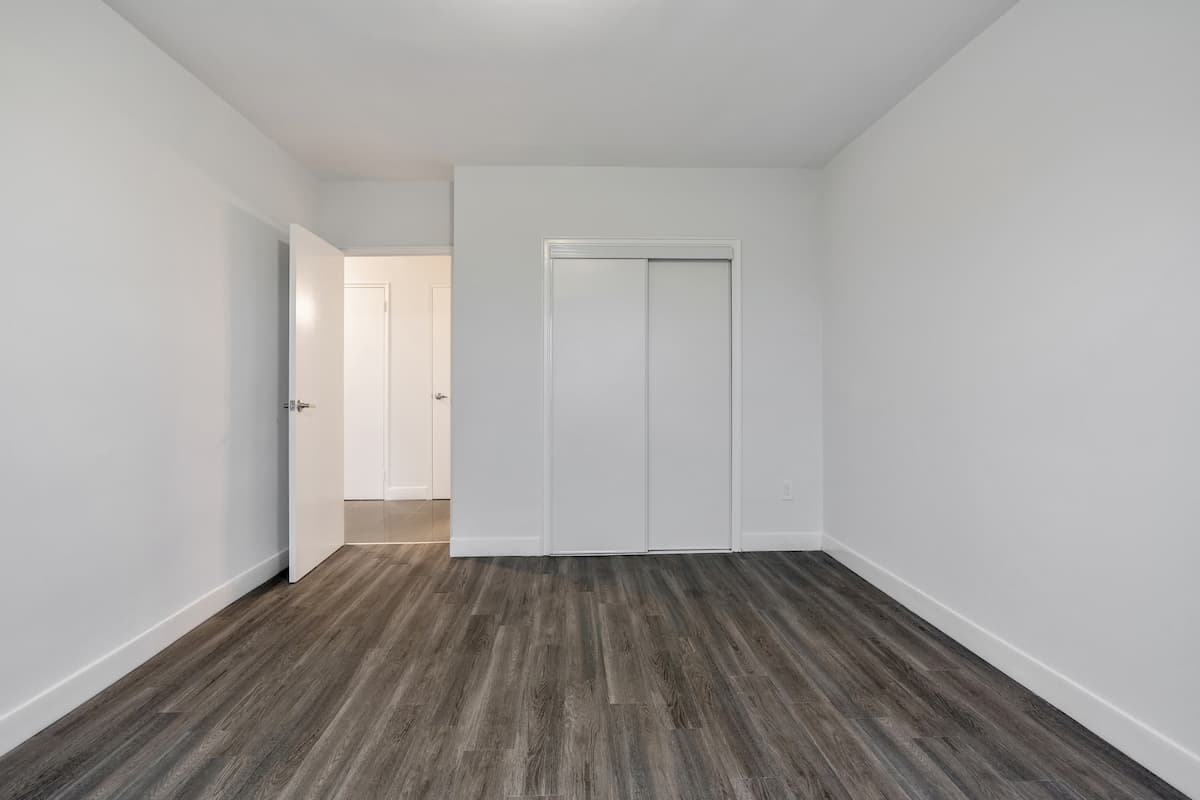 Sheldon Towers — apartment/condo - Photo 11