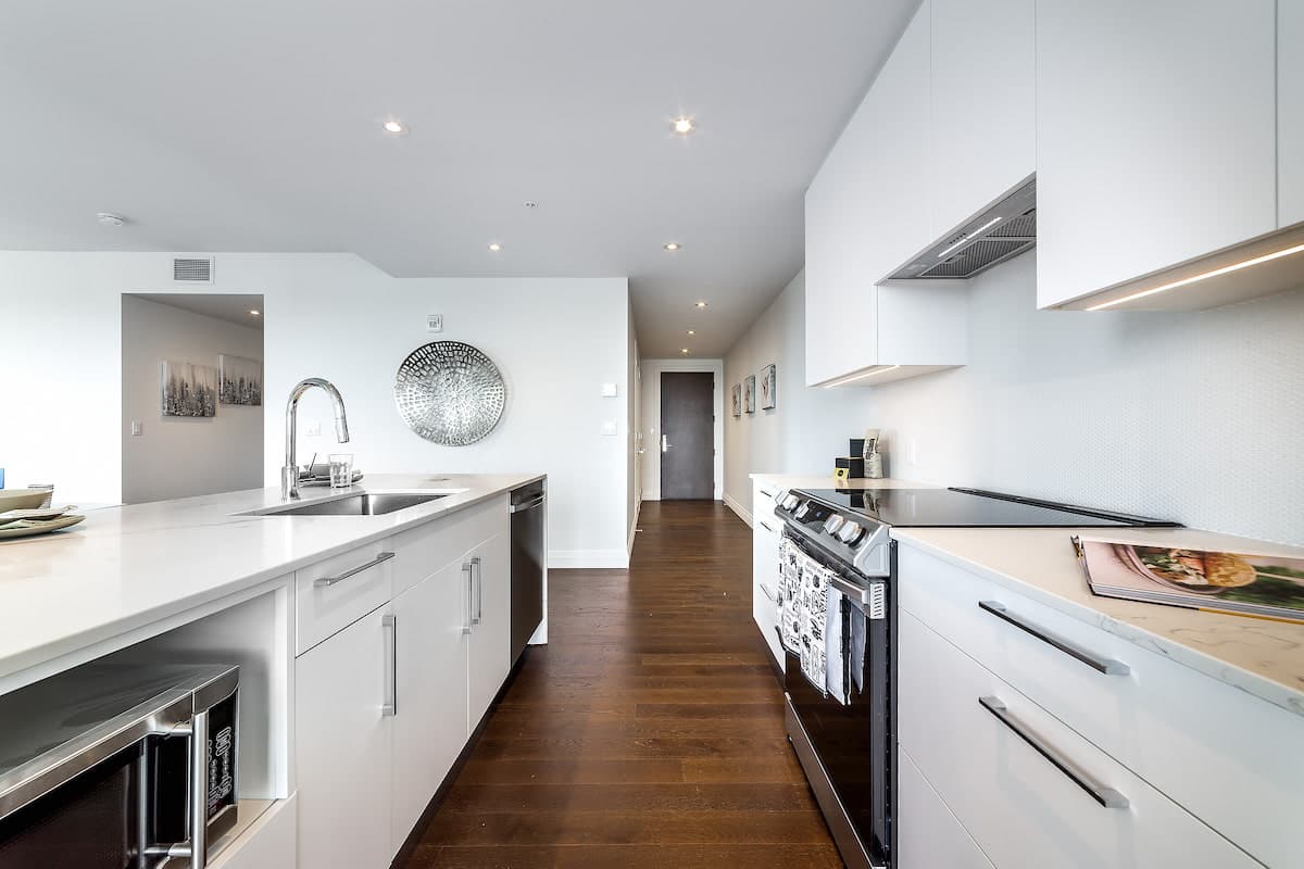 Majestic Côte Saint-Luc — apartment/condo - Photo 9