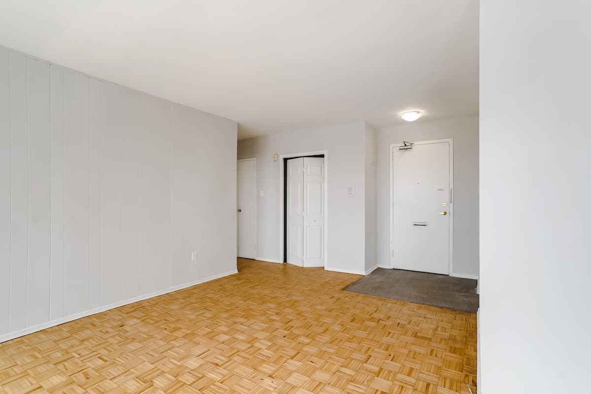 Mona Lisa Apartments — apartment/condo - Photo 8