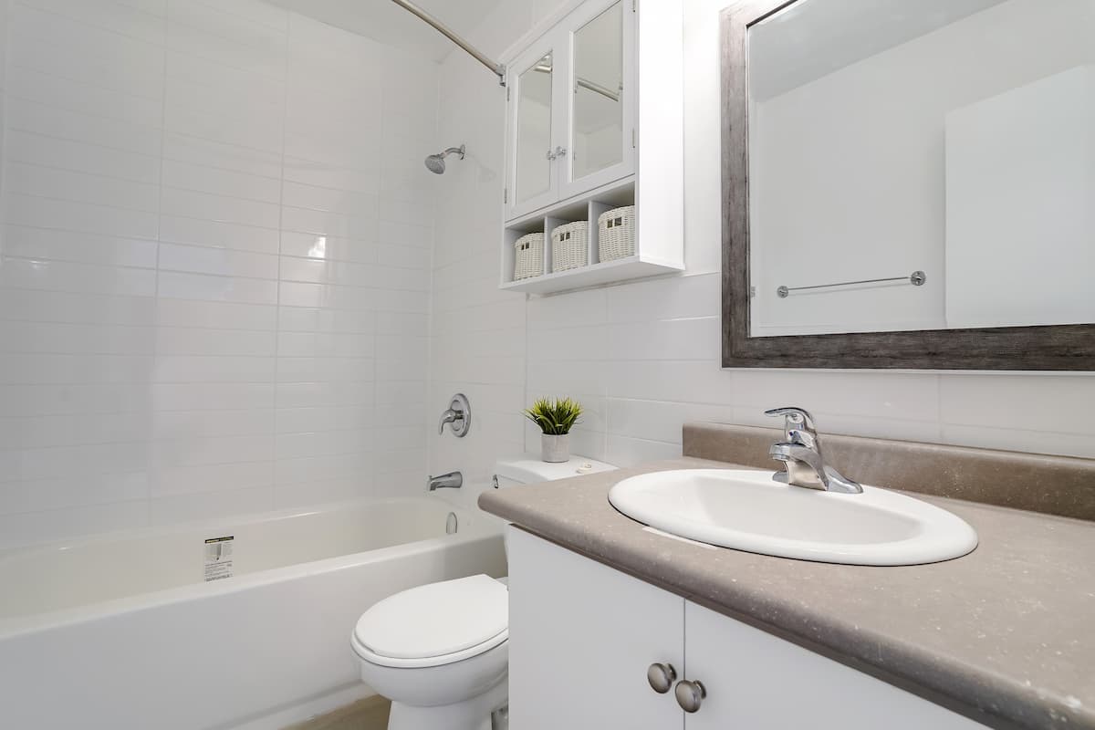Mona Lisa Apartments — apartment/condo - Photo 9