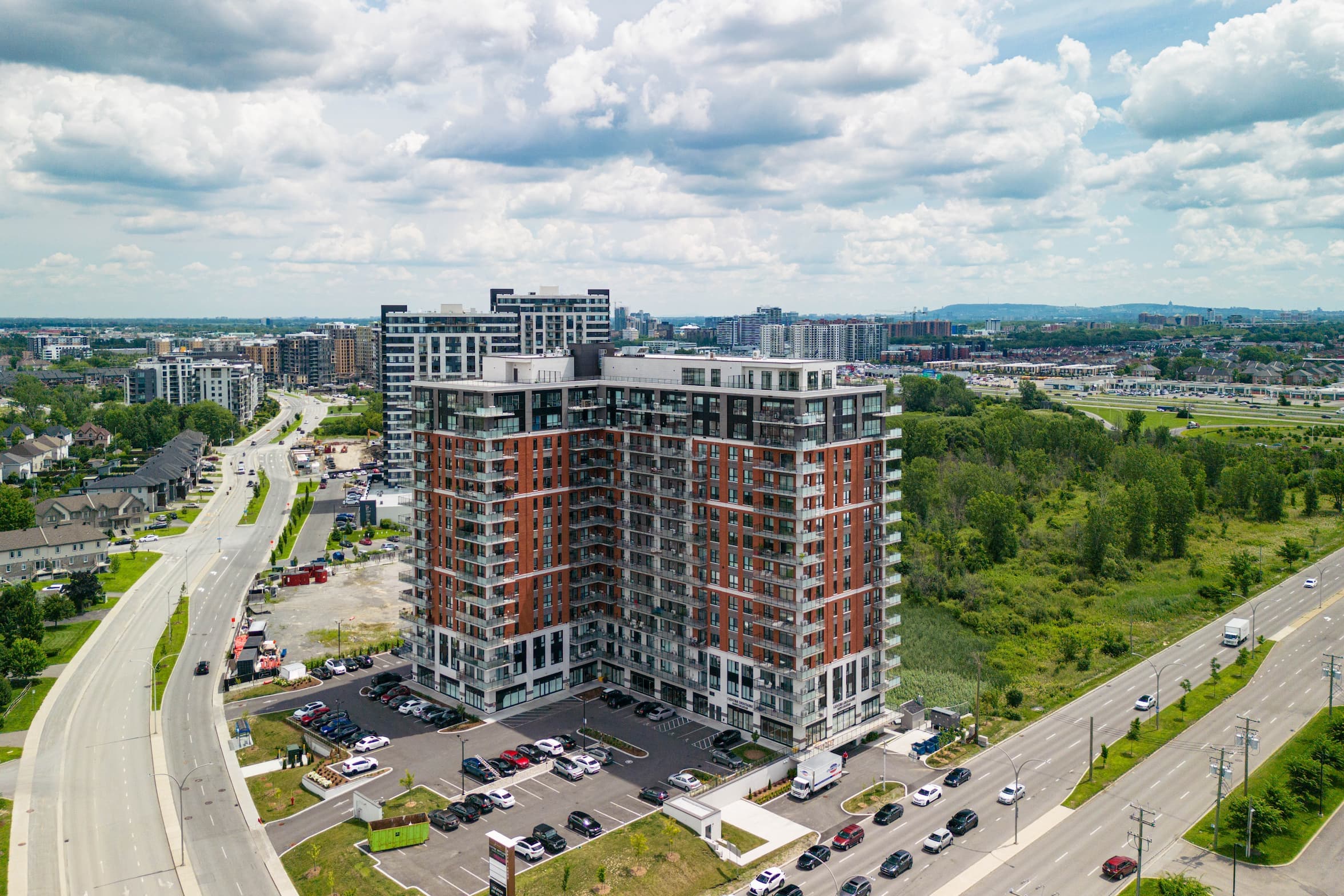 Le James Laval Apartments — apartment/condo - Photo 17