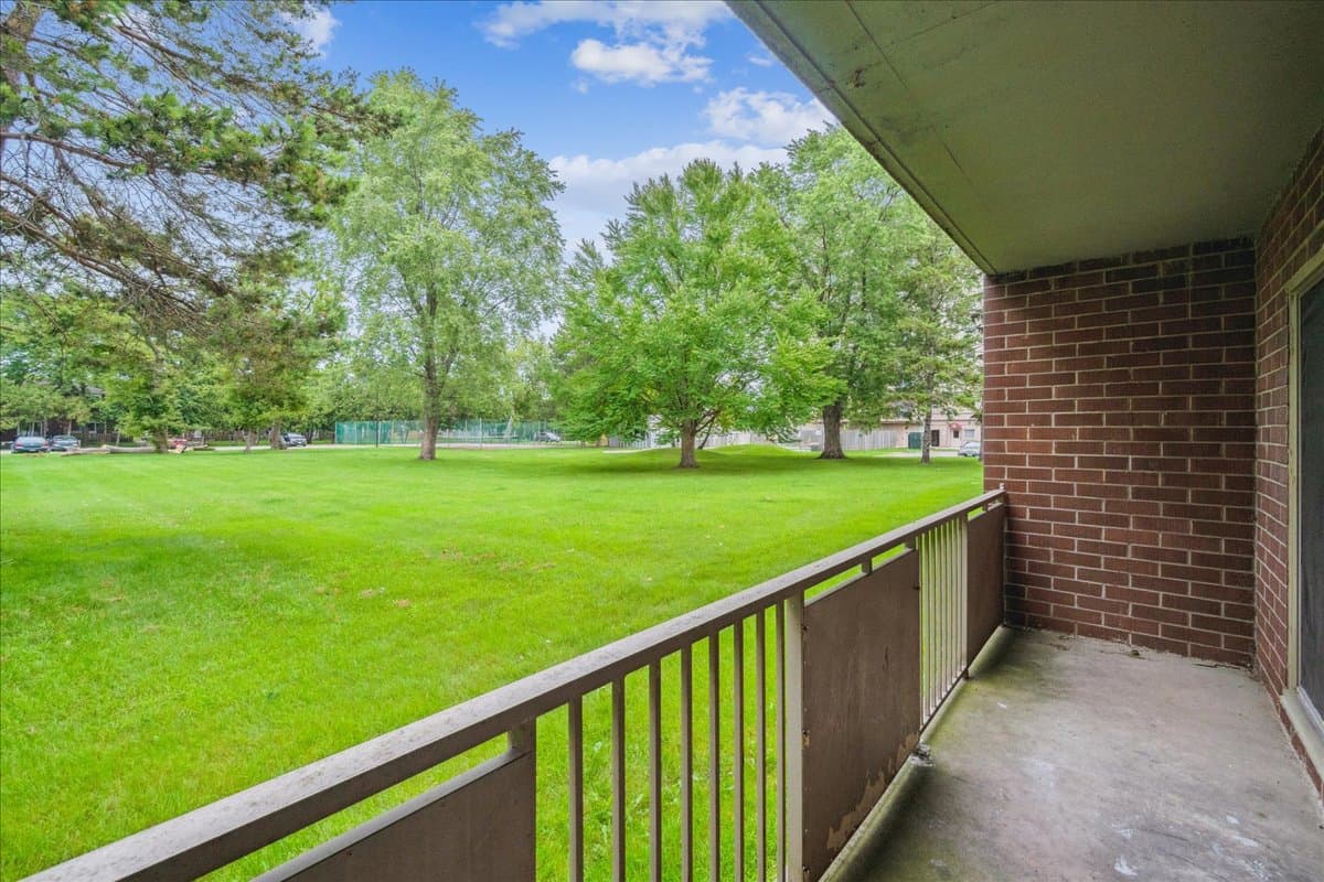 Pontiac Court Lowrise — apartment/condo - Photo 15