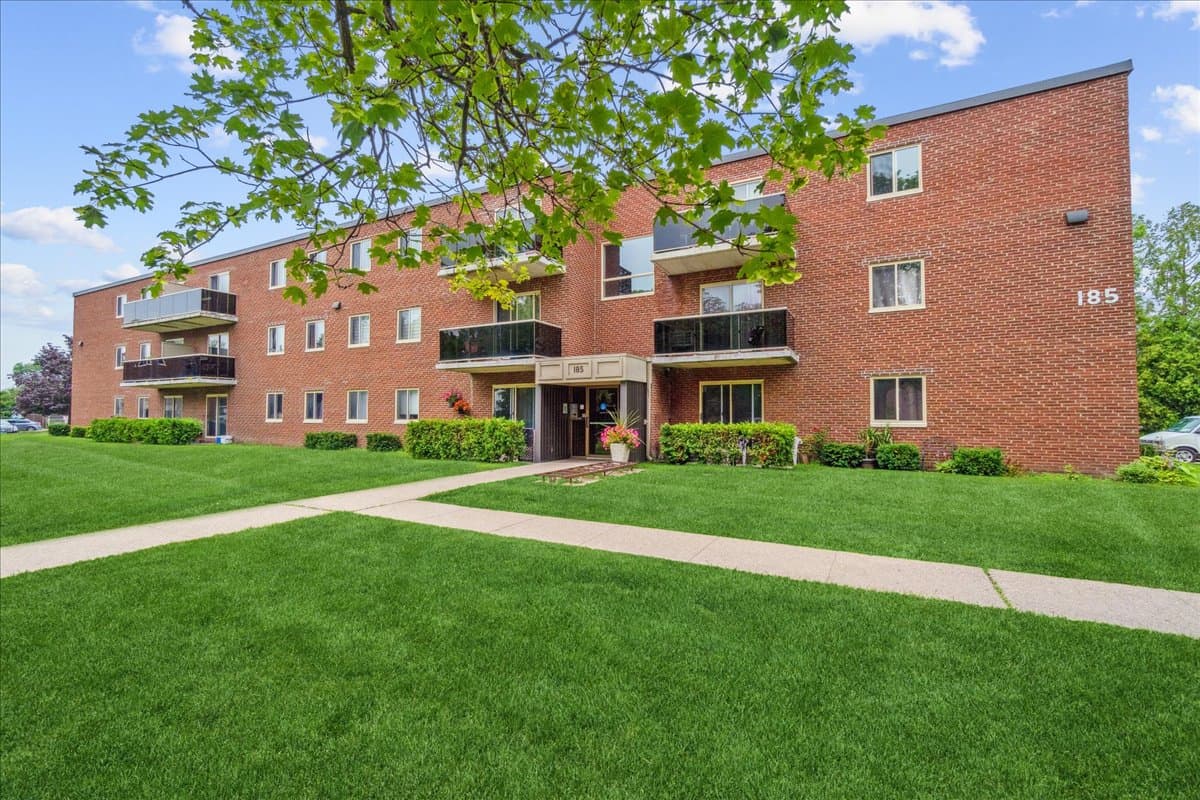 Canterbury Court — apartment/condo - Photo 3