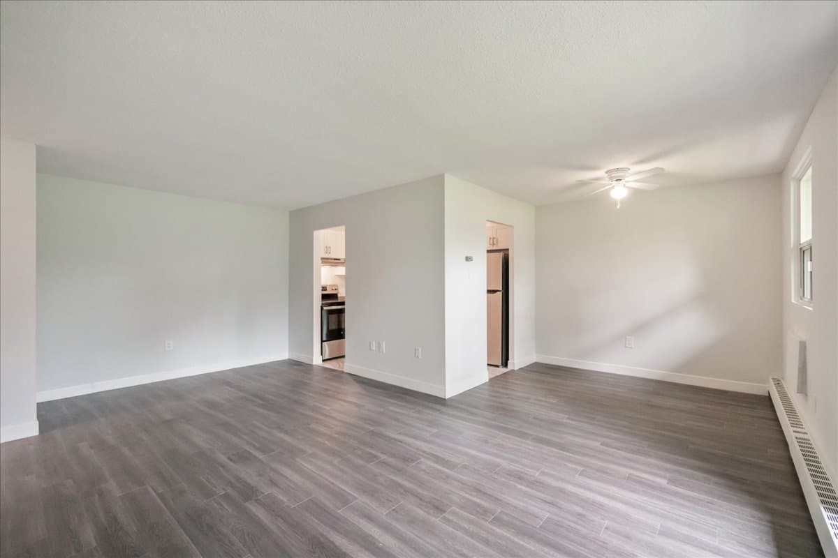 Pontiac Court Lowrise — apartment/condo - Photo 10