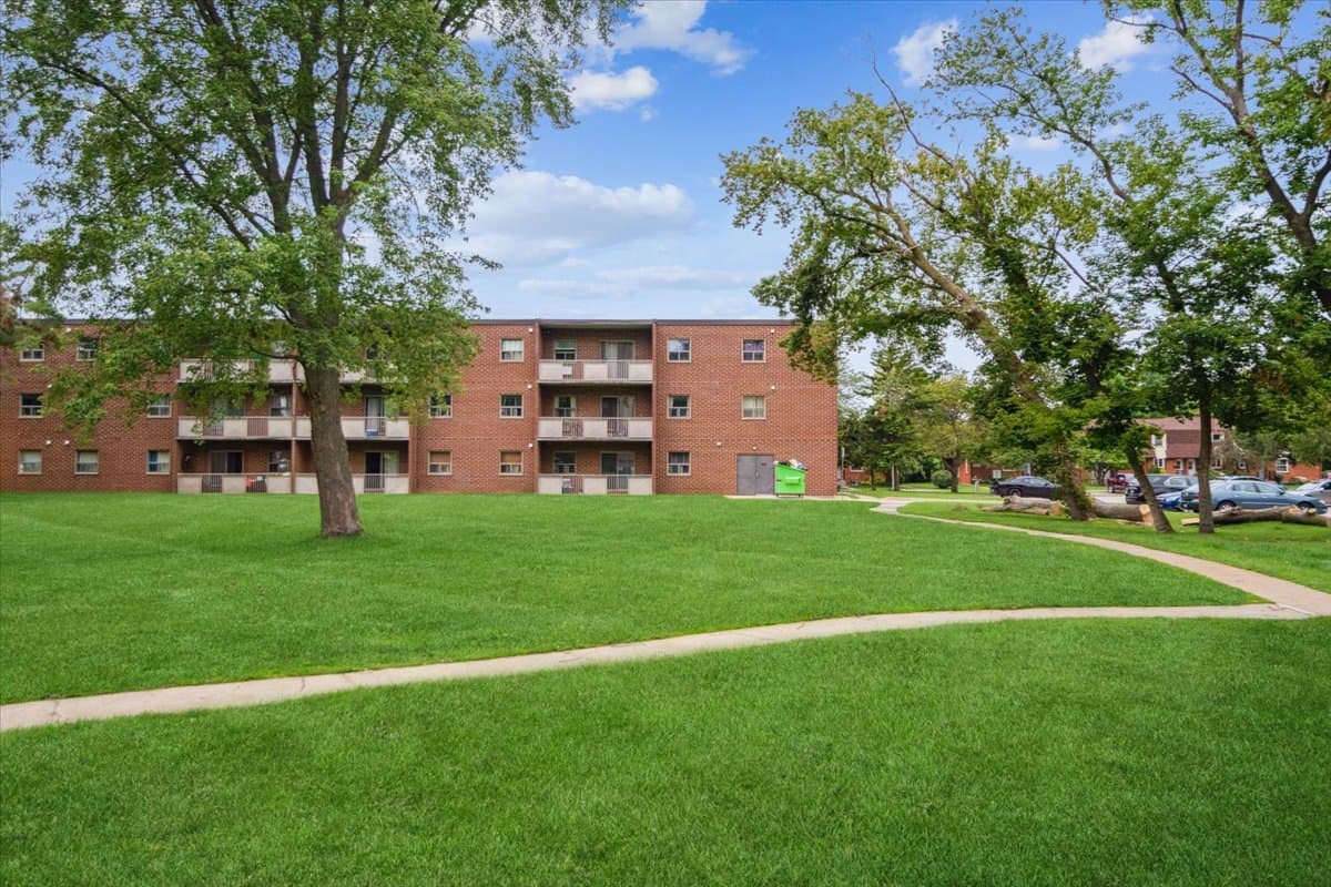 Pontiac Court Lowrise — apartment/condo - Photo 16