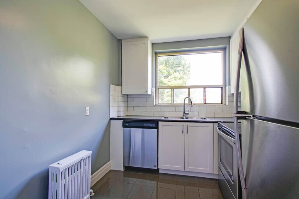 Crown Hill Place Apartments - Photo 1