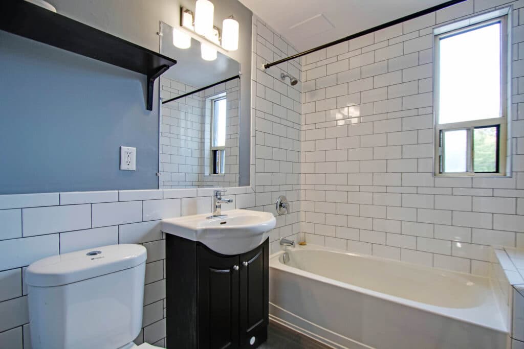 Crown Hill Place Apartments - Photo 3
