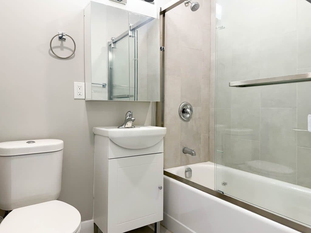 Lawrence Avenue East Apartments — 3 Bedroom - Photo 6