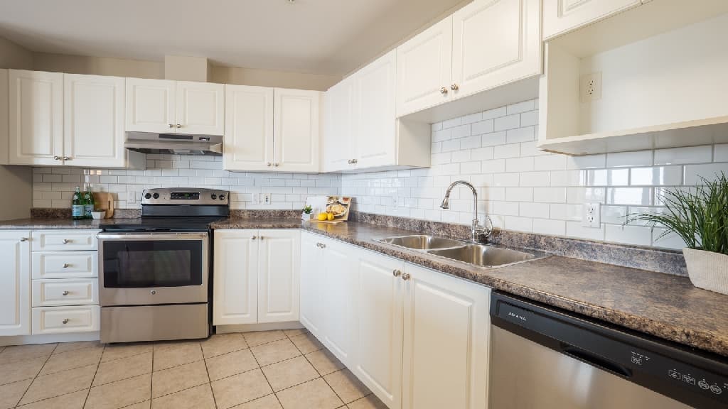 Bedford Heights Apartments — Bedford 2 Bedrooms - Photo 24