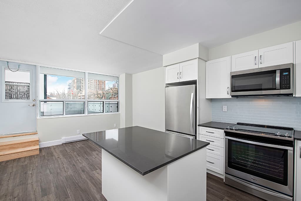 Wellesley Square — Downtown 1 Bedroom - Photo 24