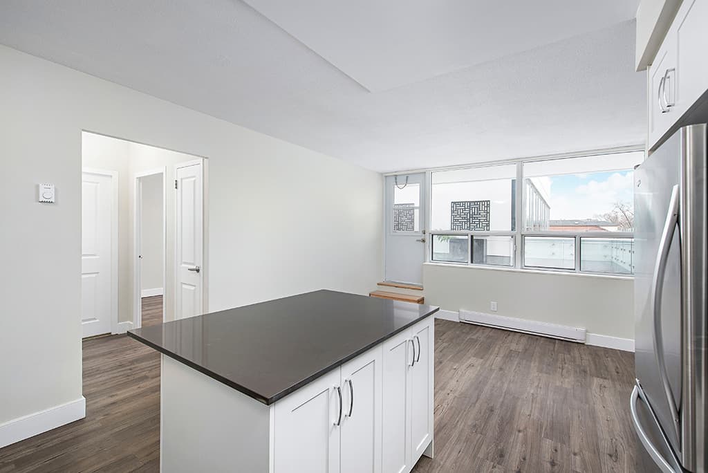 Wellesley Square — Downtown 1 Bedroom - Photo 23