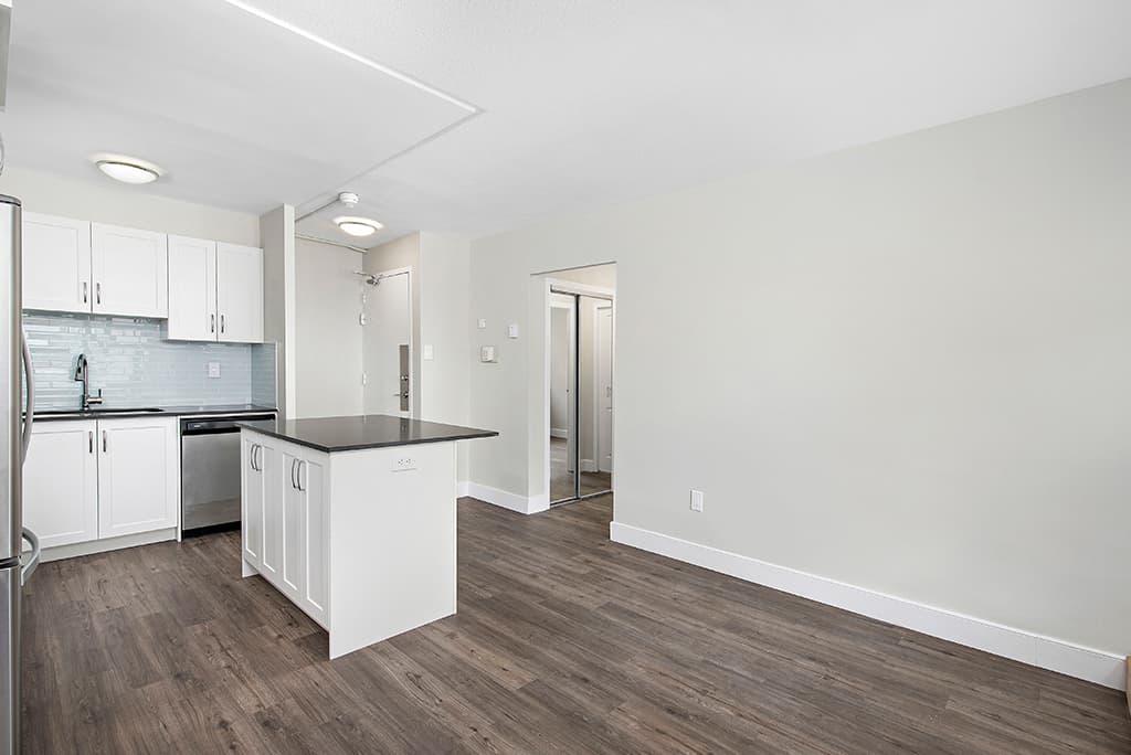 Wellesley Square — Downtown 1 Bedroom - Photo 22